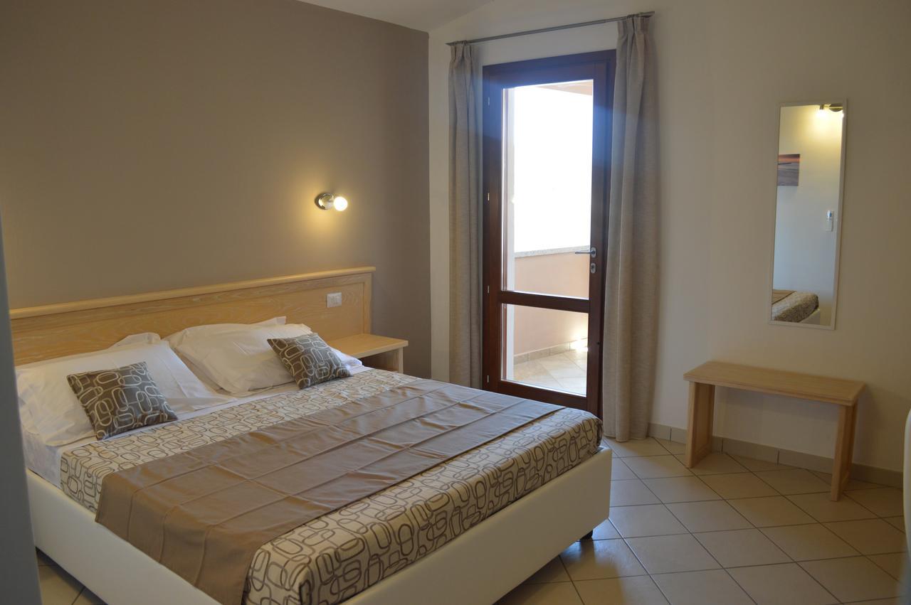 Guest Rooms Affittacamere San Teodoro  Exterior photo