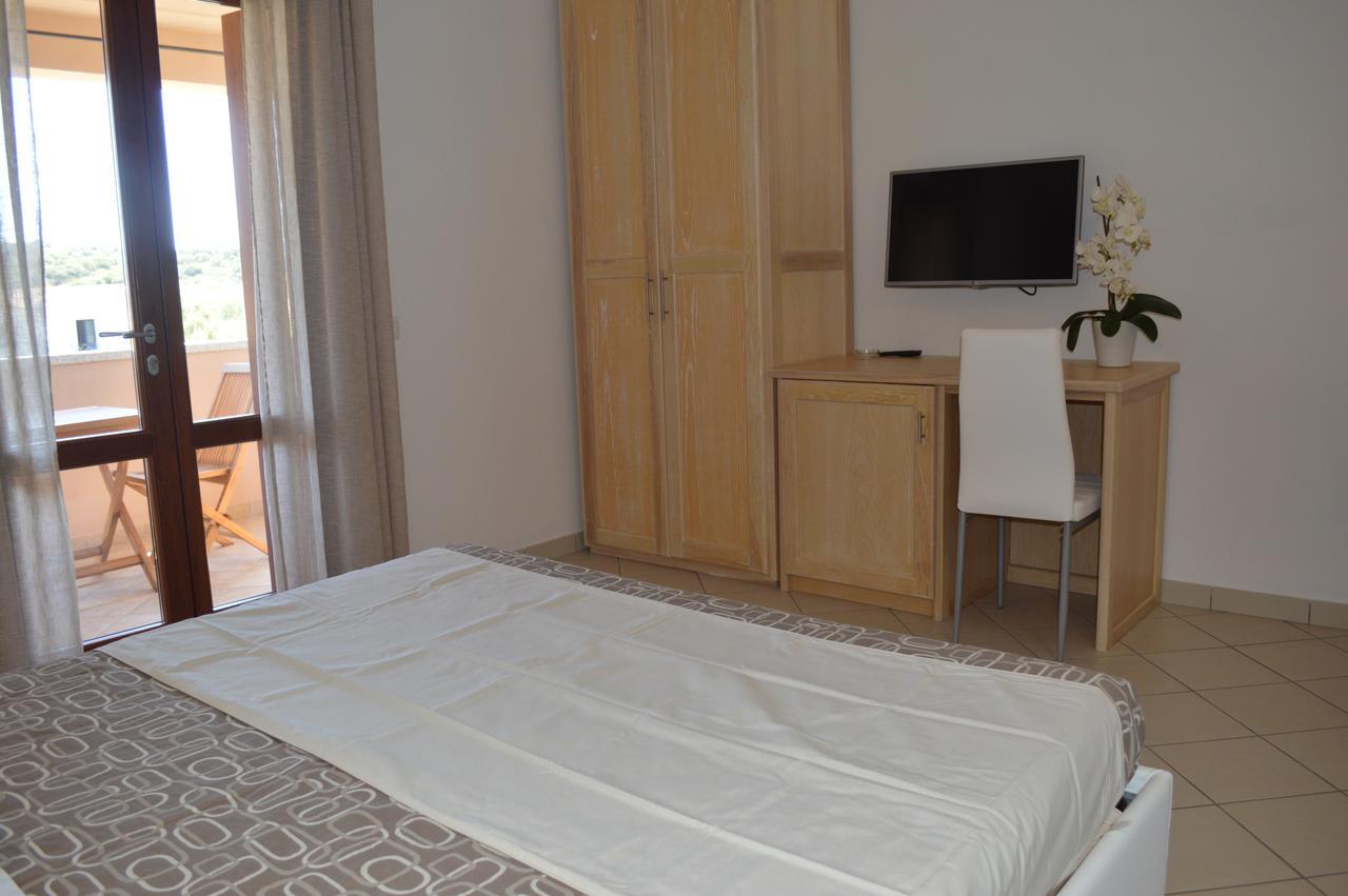 Guest Rooms Affittacamere San Teodoro  Exterior photo